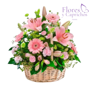Canasta en Flores Rosadas