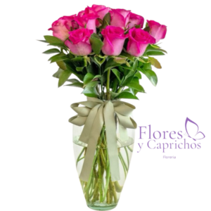 12 Rosas Fucsias en Florero